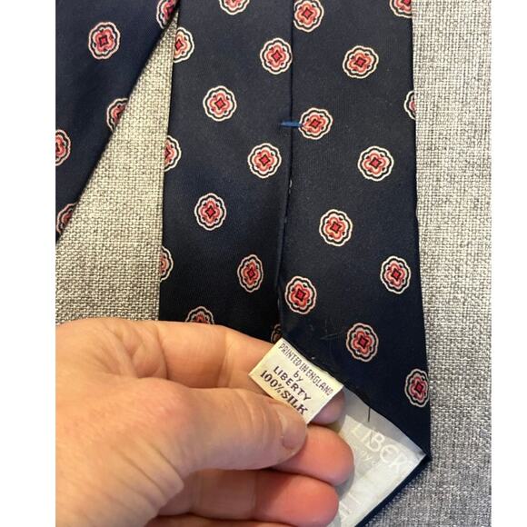 Vintage Liberty of London Men's 3" Skinny Neck Tie Navy Blue Gold Design Silk - Picture 2 of 3